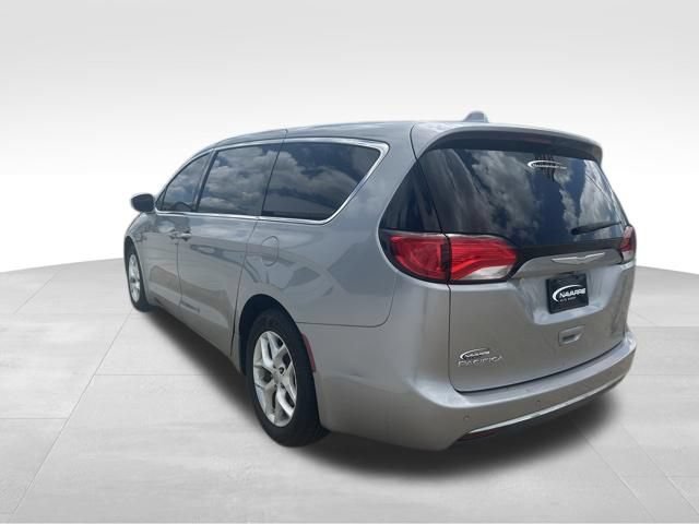 Used 2018 Chrysler Pacifica Touring Plus w/ Tire & Wheel Group FWD image 6