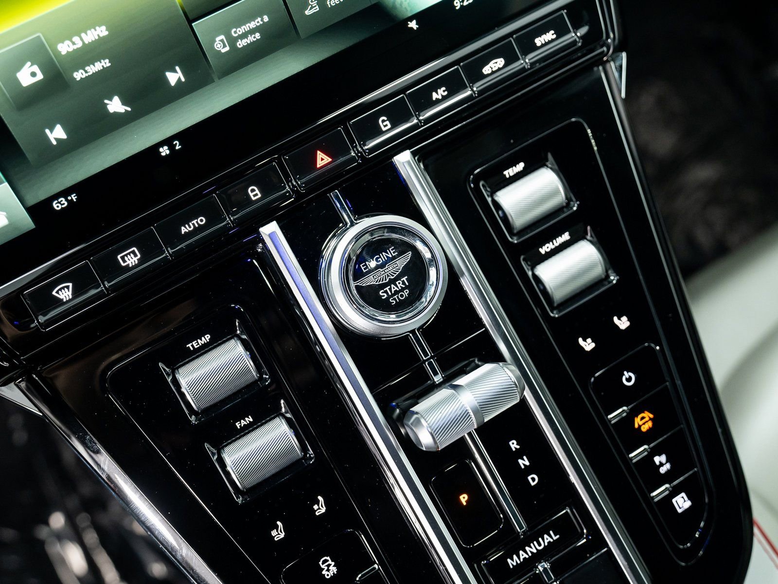 Used 2025 Aston Martin V8 Vantage Coupe RWD image 29