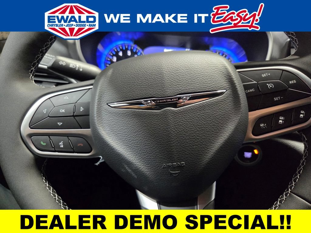 New 2026 Chrysler Pacifica Select AWD/4WD image 6