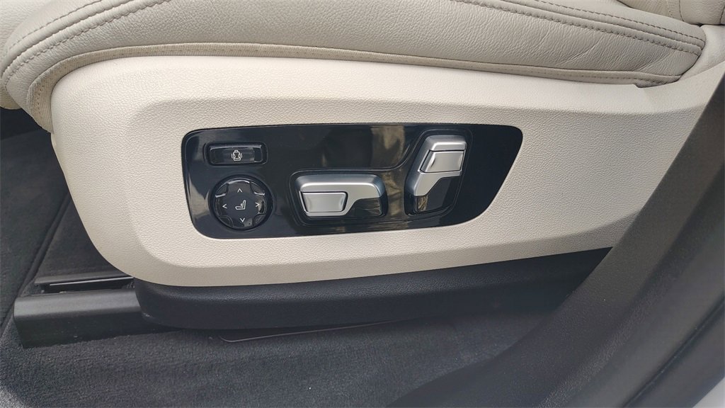 Used 2021 BMW X5 M50i image 12