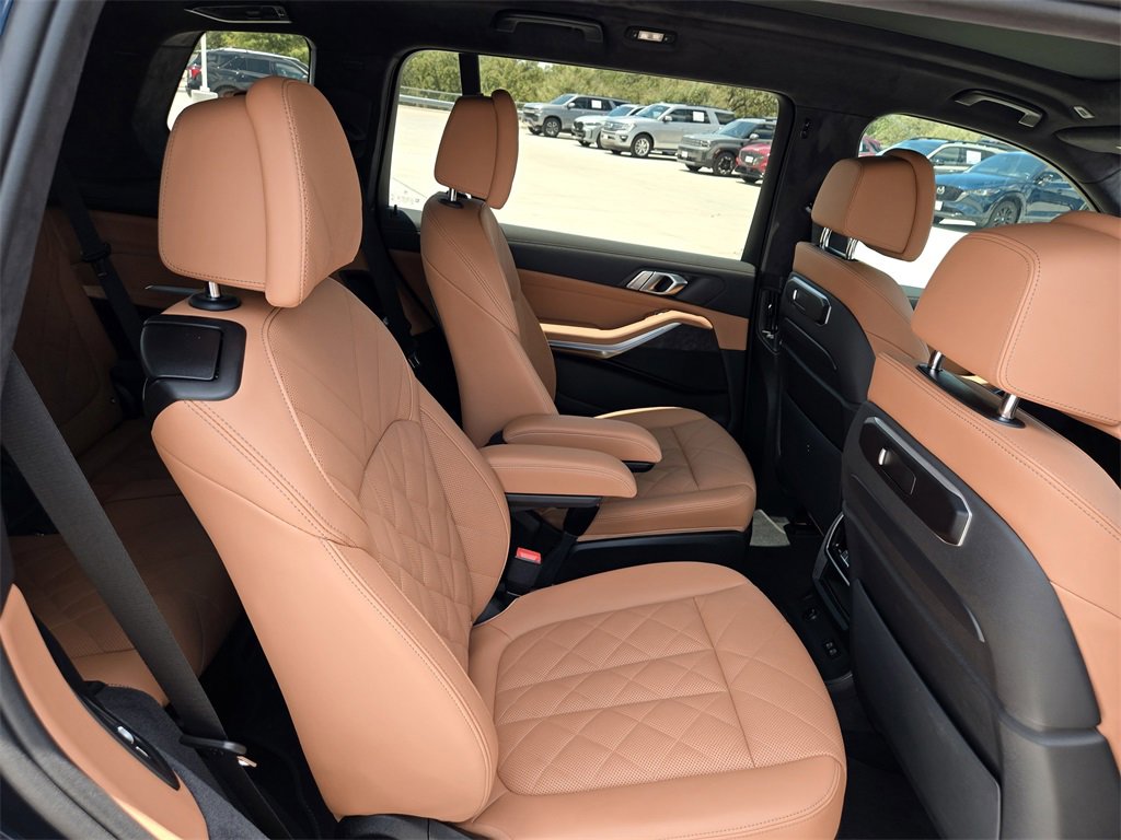 Used 2025 BMW X7 xDrive40i w/ M Sport Package image 30