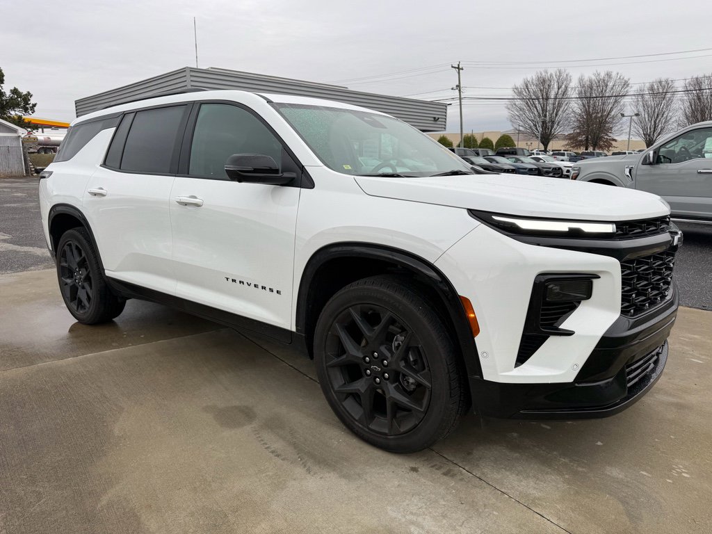 Used 2024 Chevrolet Traverse RS image 3