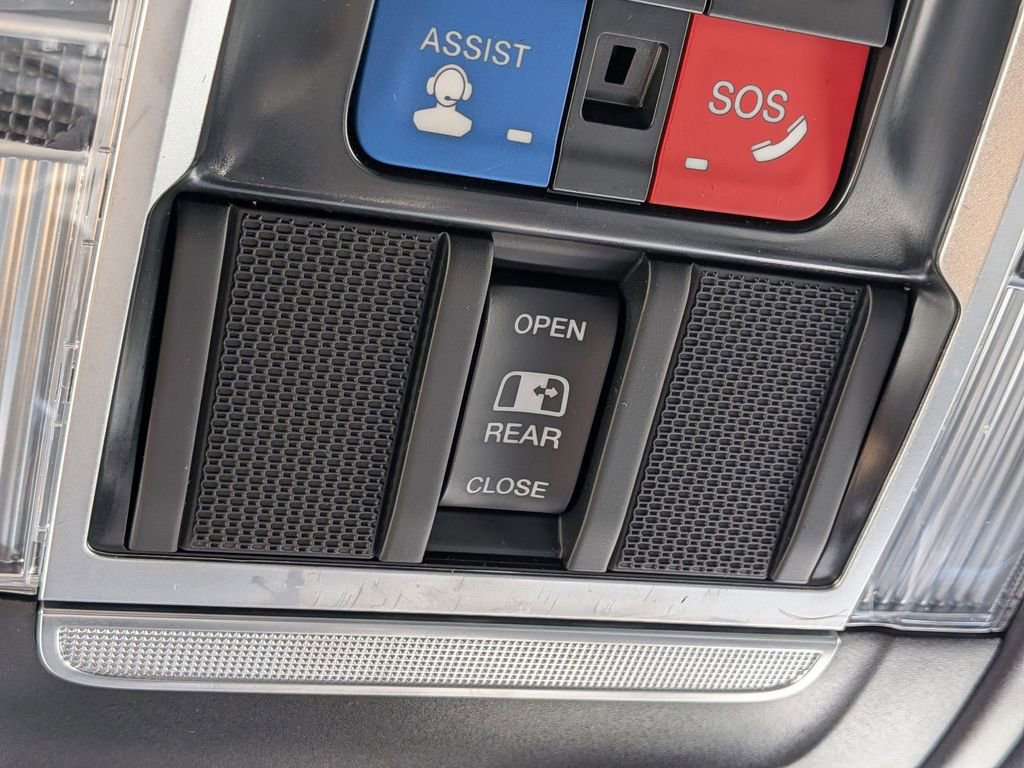 Certified 2022 RAM 1500 Limited w/ Body Color Bumper Group image 21