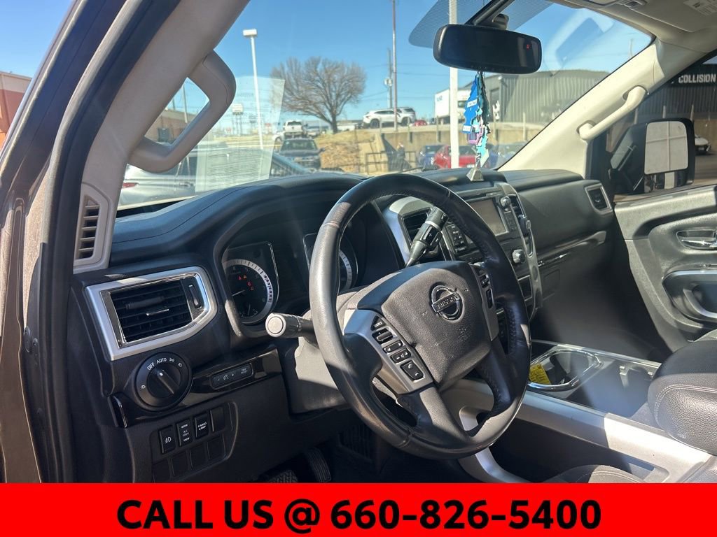 Used 2017 Nissan Titan SV image 11