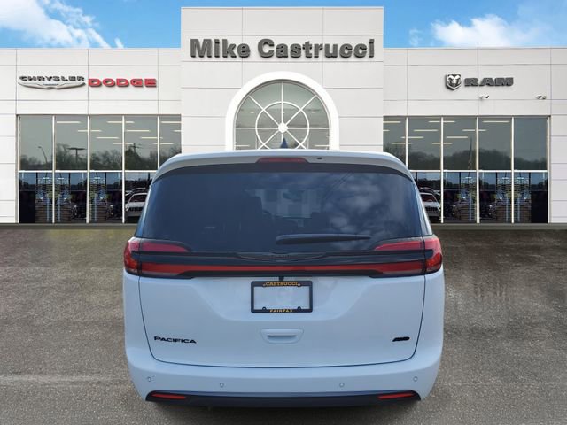New 2026 Chrysler Pacifica Select image 4