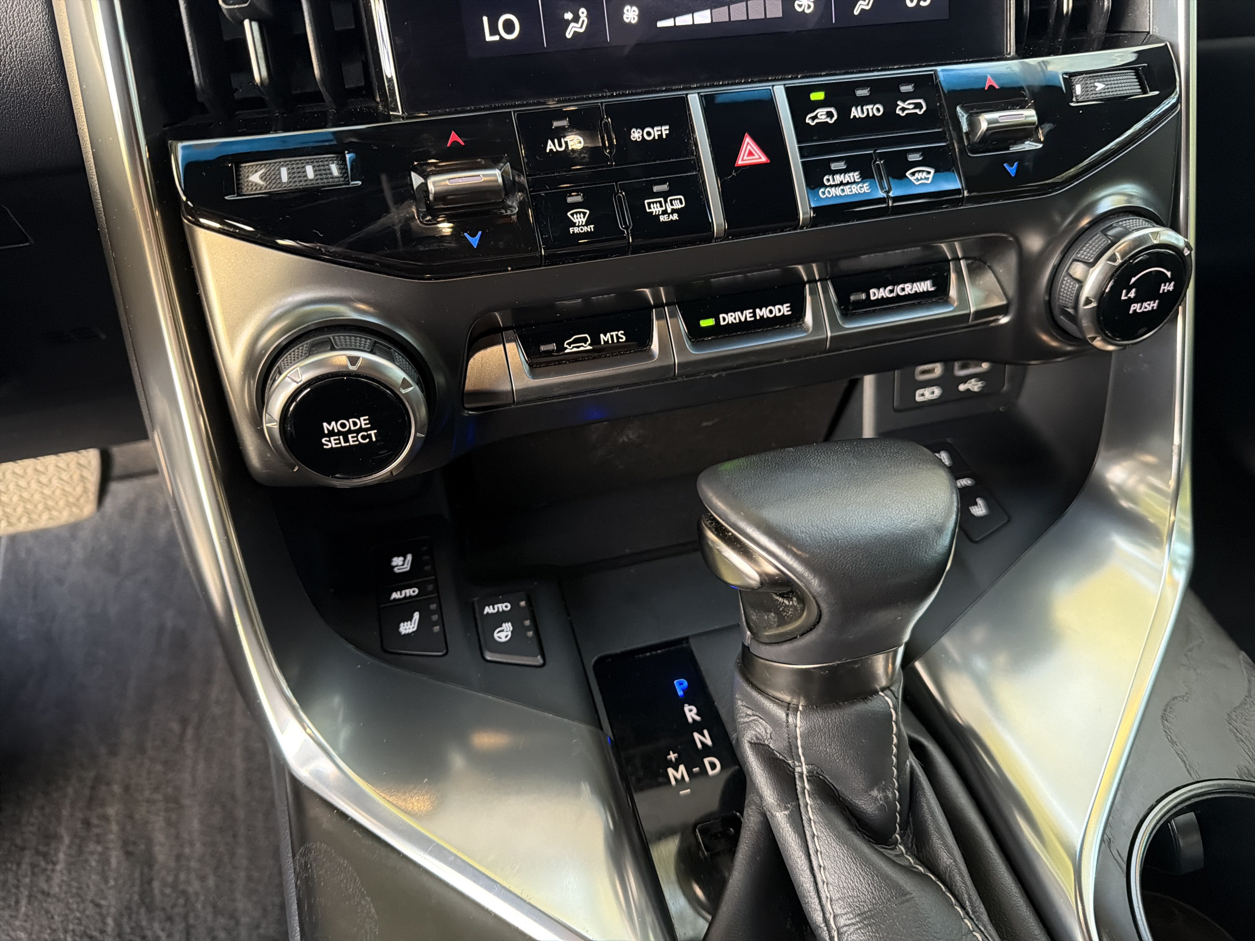 Used 2022 Lexus LX 600 4WD w/ Interior Upgrade Package image 25