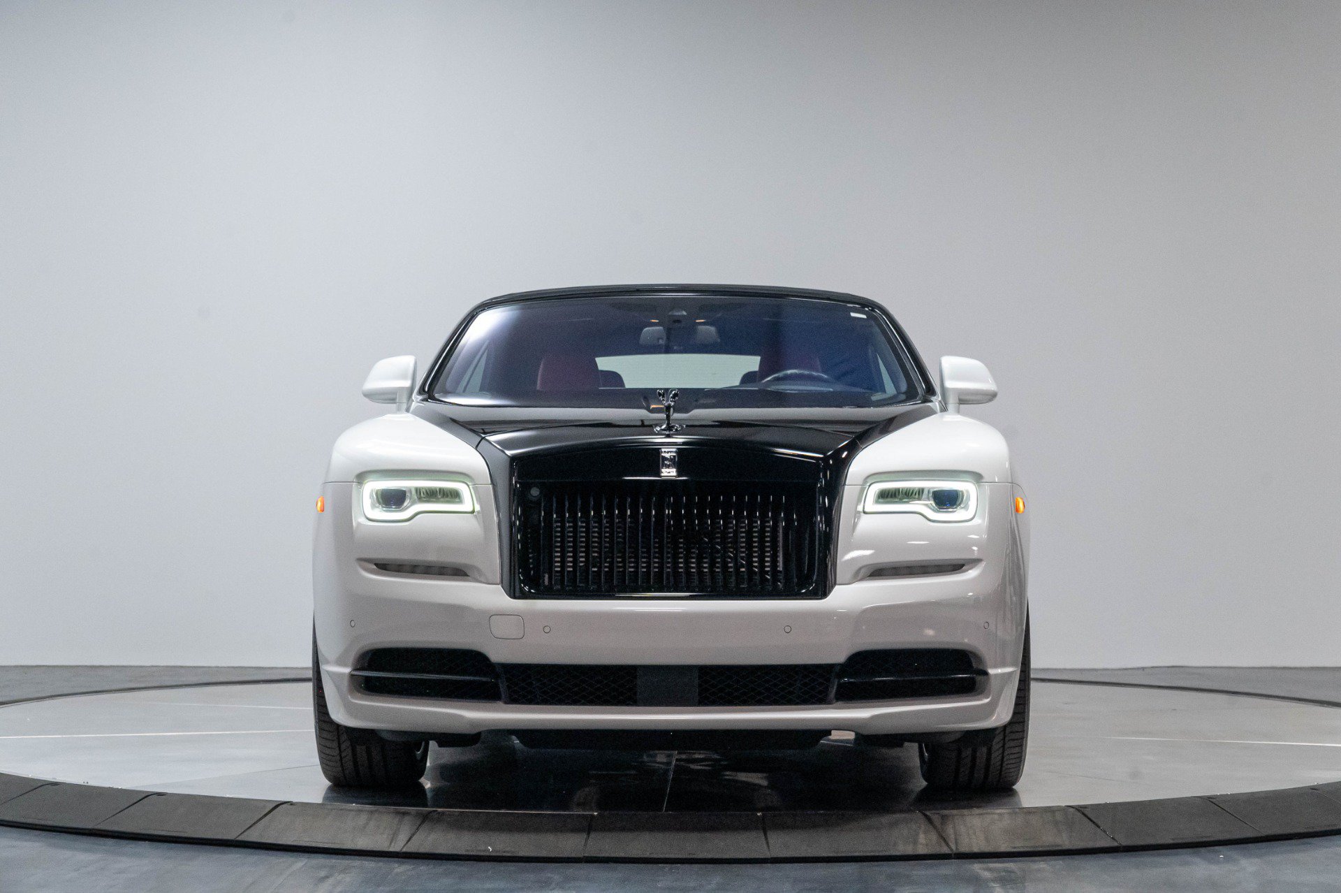 Used 2017 Rolls-Royce Dawn RWD image 53