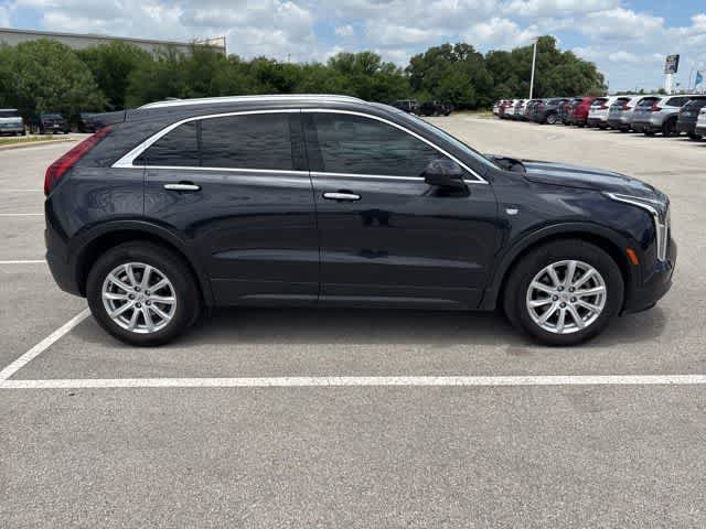 Used 2022 Cadillac XT4 Luxury w/ Cold Weather Package FWD image 6