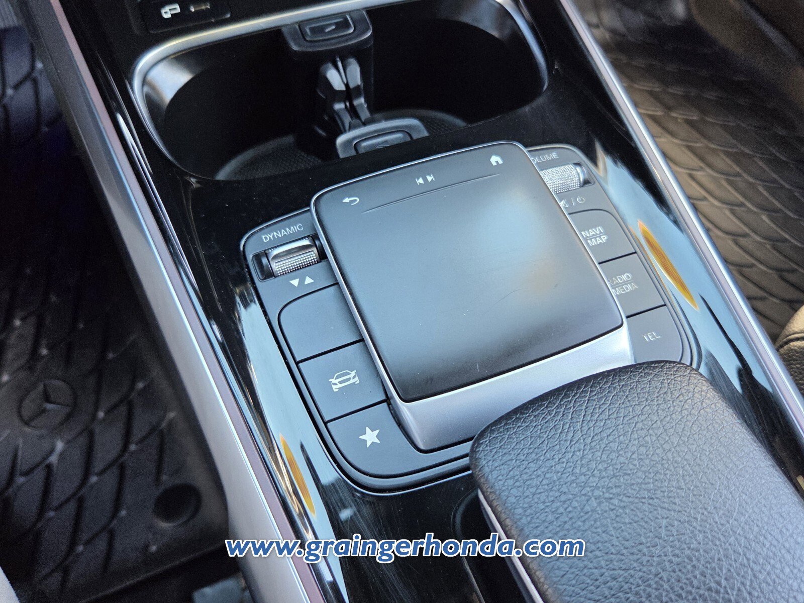 Used 2021 Mercedes-Benz GLB 250 4MATIC w/ Premium Package image 22