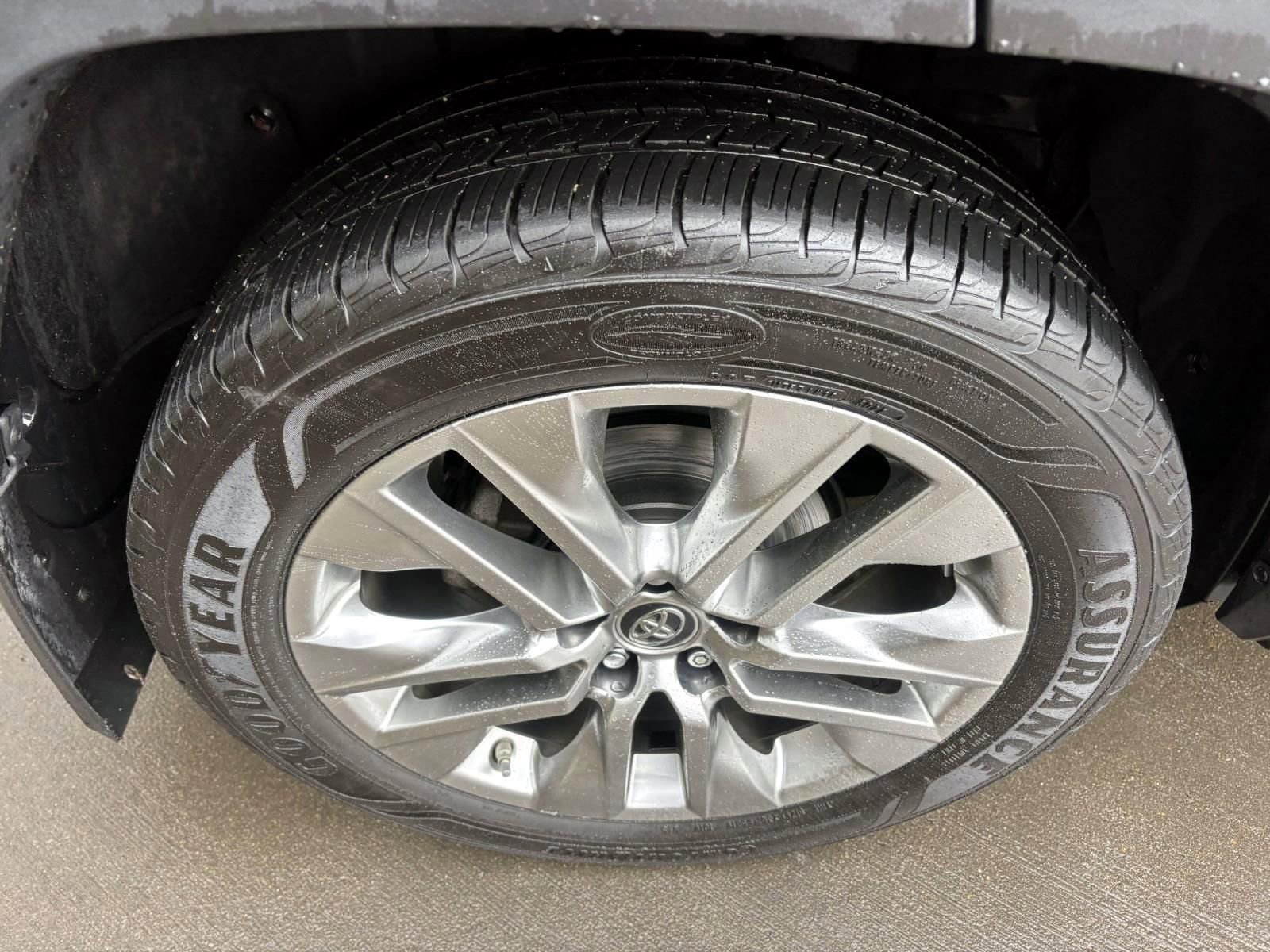 Used 2019 Toyota RAV4 Limited w/ Advanced Technology Package image 10