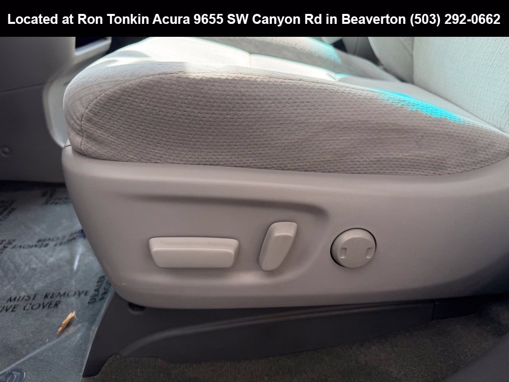 Used 2017 Toyota Sienna LE FWD image 13