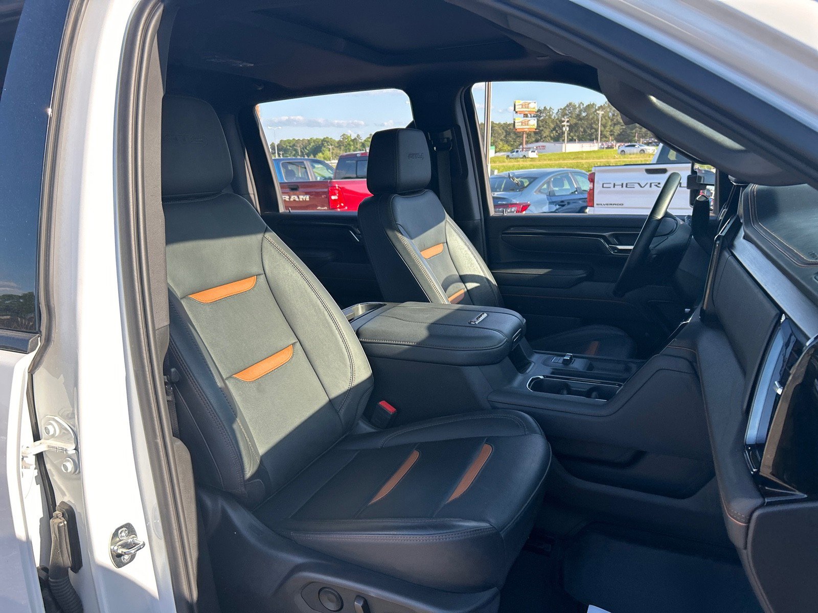 Used 2024 GMC Sierra 2500 AT4 w/ AT4 Premium Plus Package AWD/4WD image 19