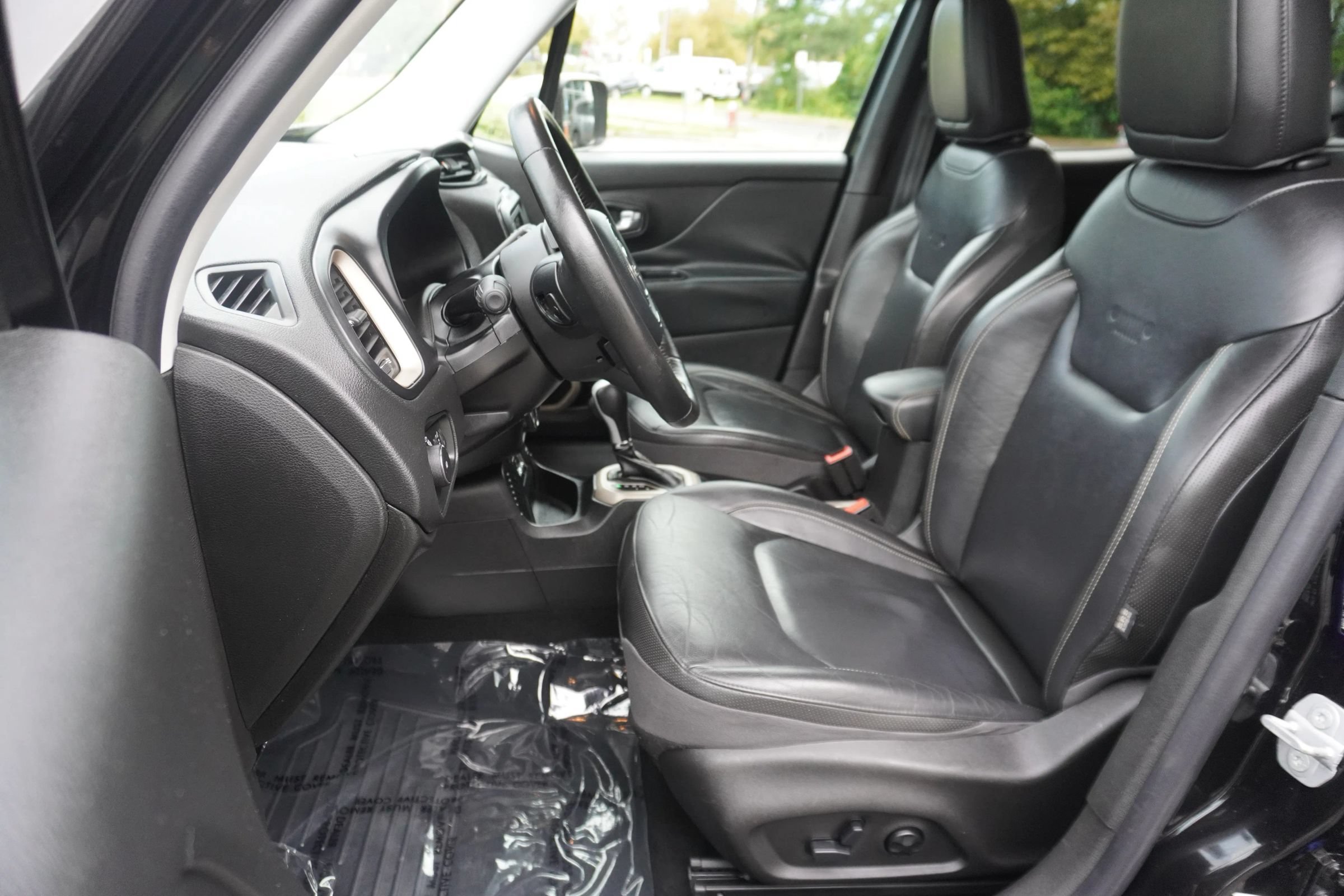 Used 2015 Jeep Renegade Limited FWD image 9
