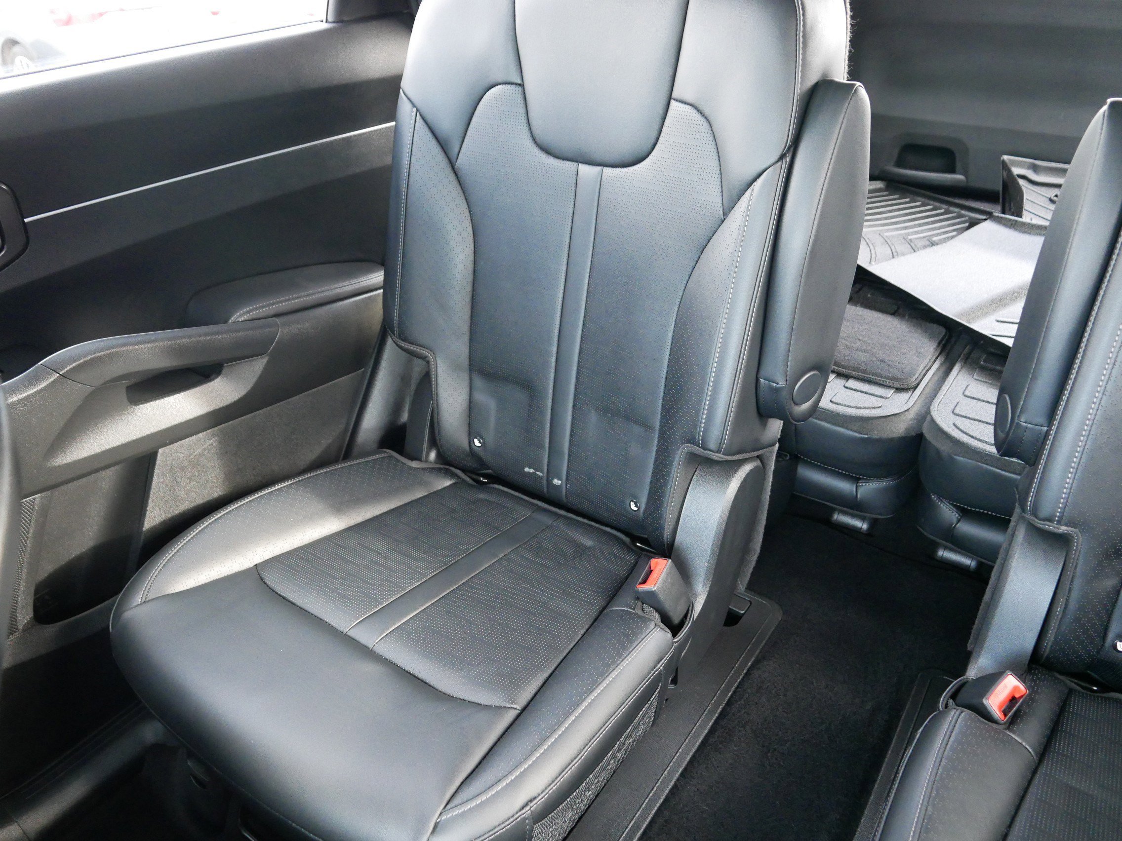 Certified 2025 Kia Sorento EX image 12