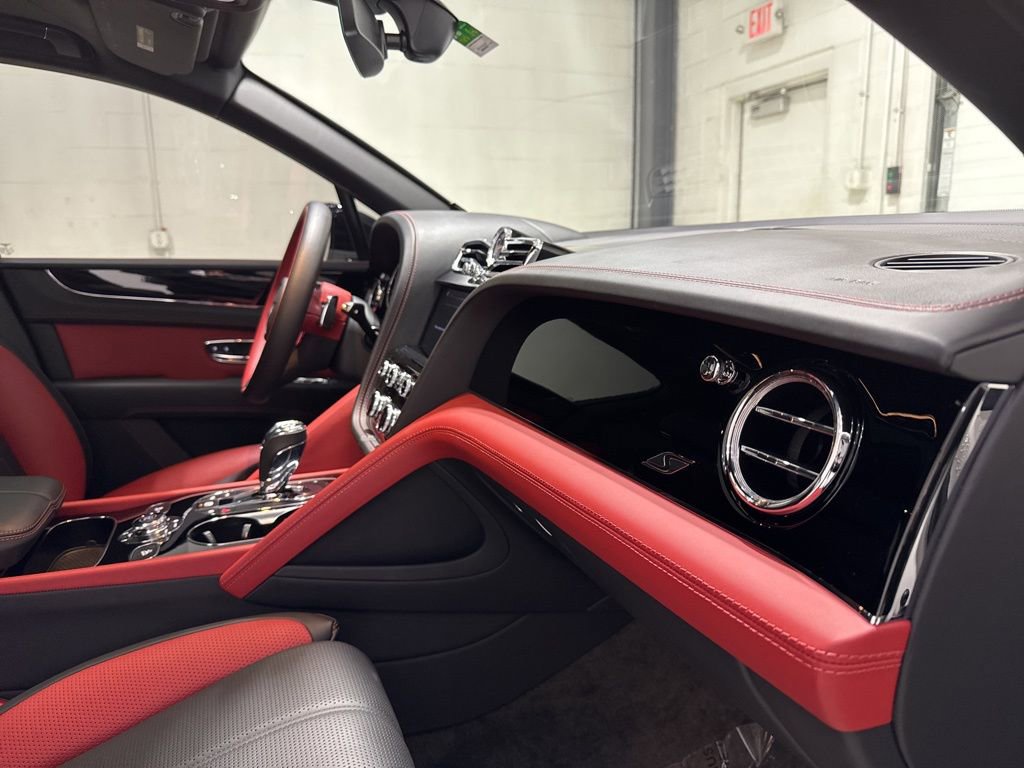 Used 2023 Bentley Bentayga AWD/4WD image 45