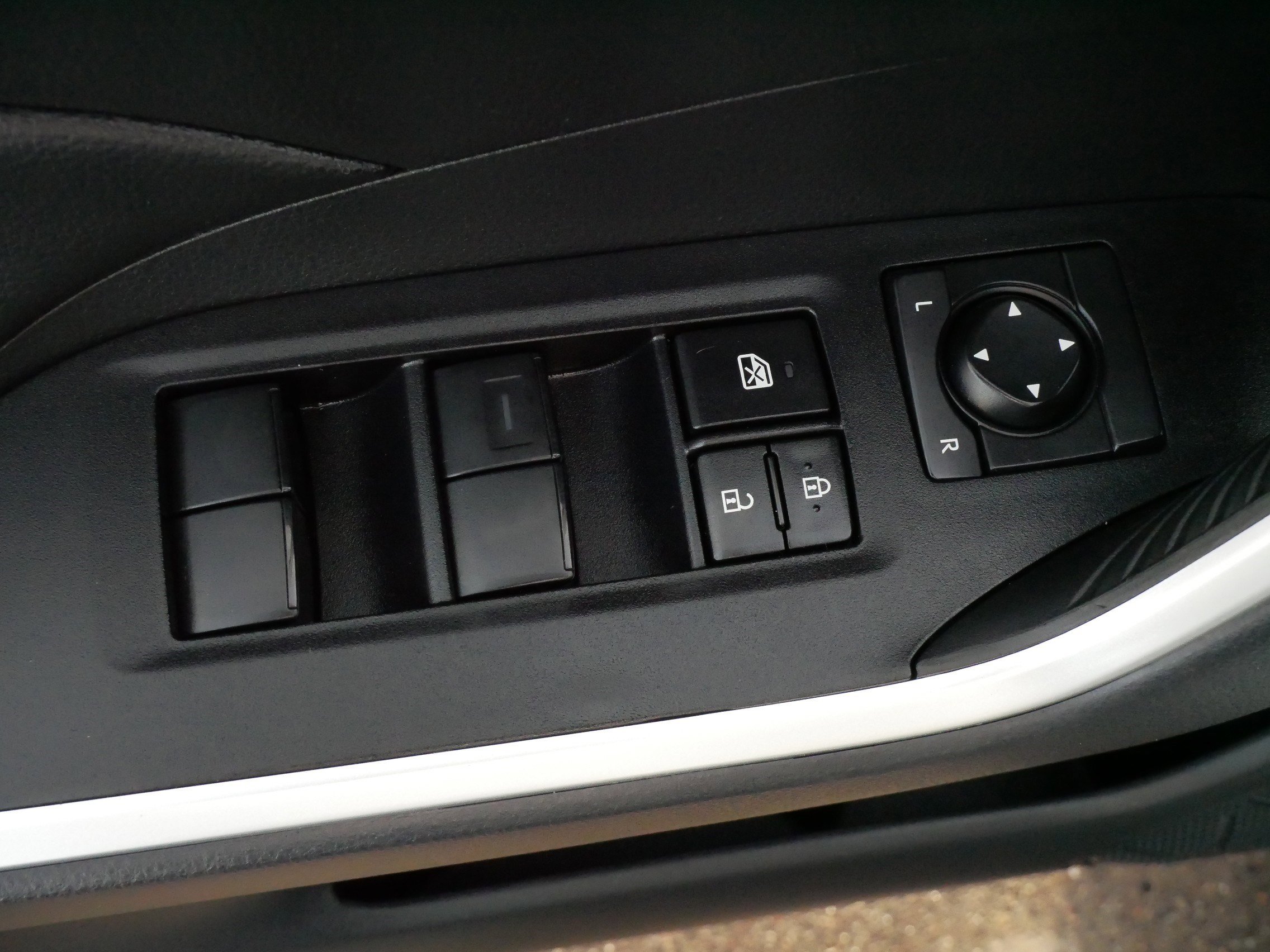 Used 2024 Toyota RAV4 LE image 19