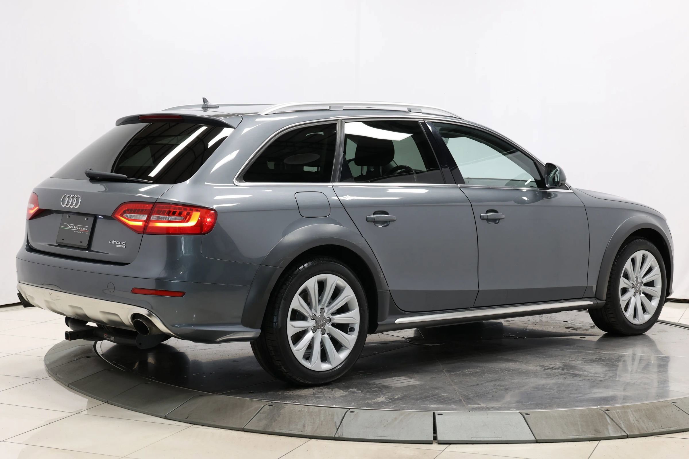 Used 2015 Audi A4 Premium Plus w/ Premium Plus Package image 4