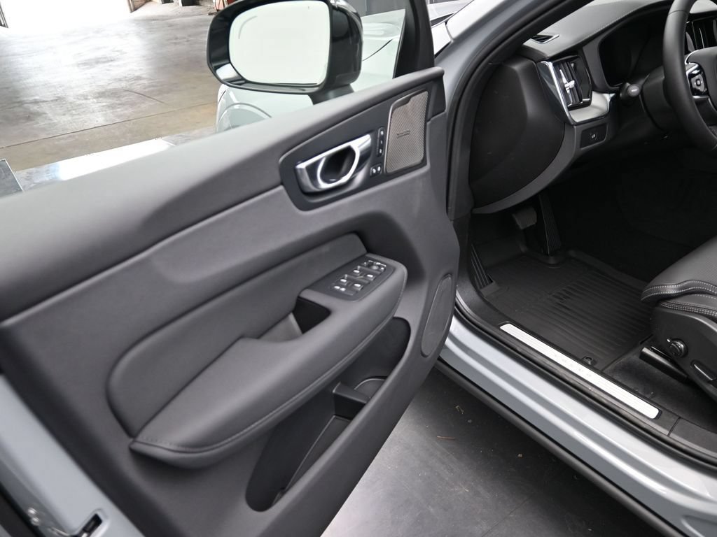 New 2026 Volvo XC60 B5 Ultra w/ Climate Package AWD/4WD image 9