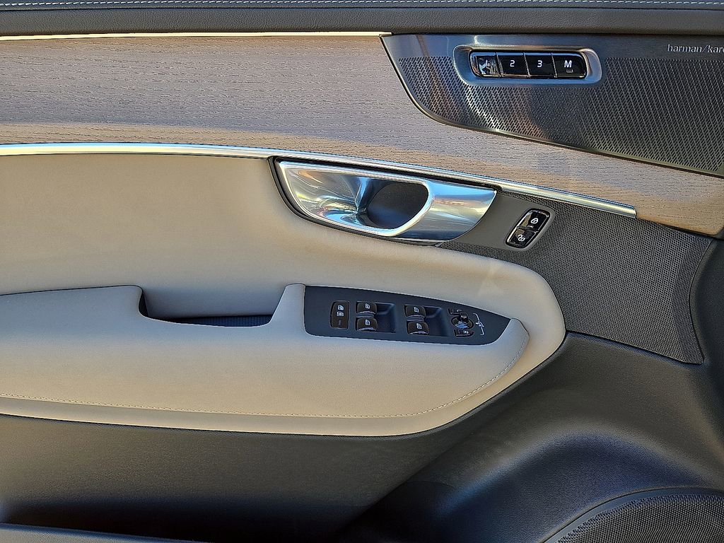 New 2026 Volvo XC90 B6 Plus w/ Protection Package Premier AWD/4WD image 21