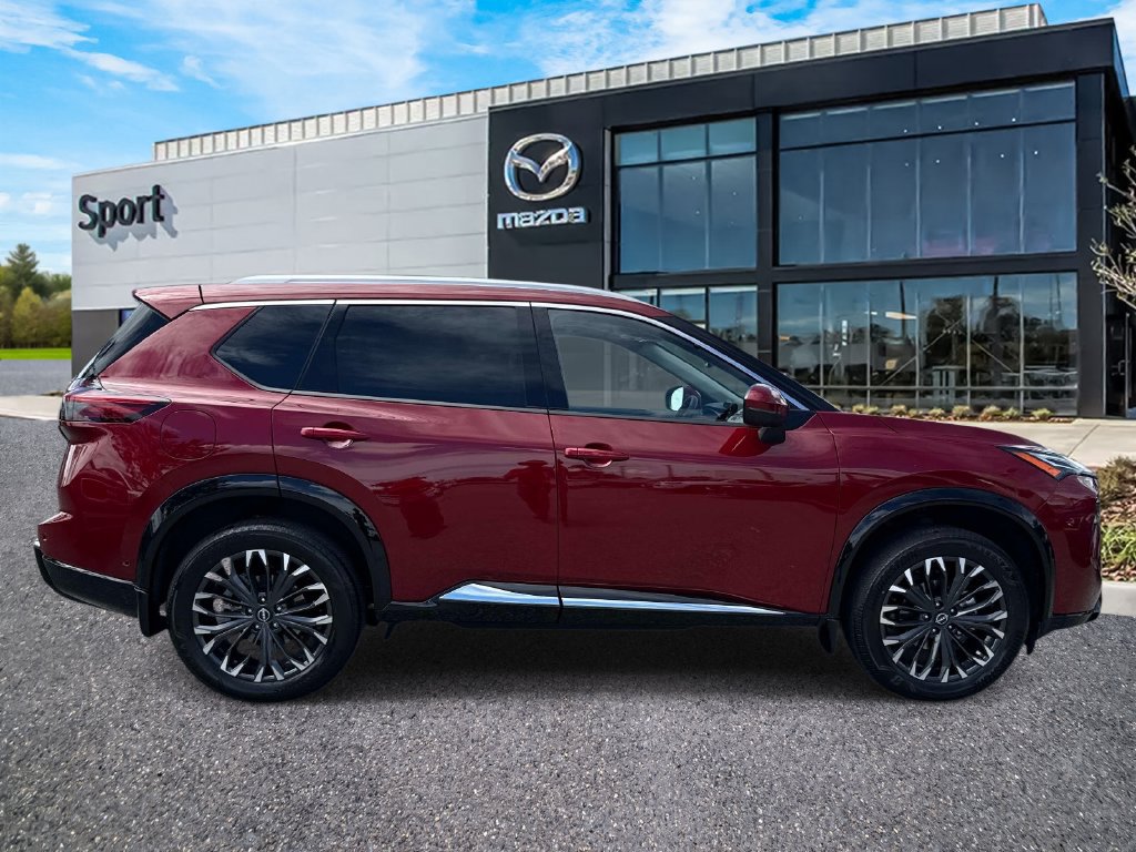 Used 2024 Nissan Rogue Platinum FWD image 2