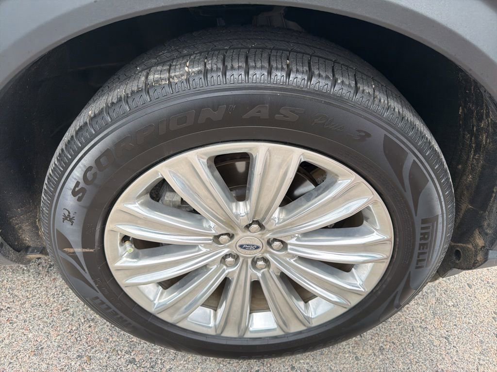 Used 2020 Ford Explorer Limited image 11