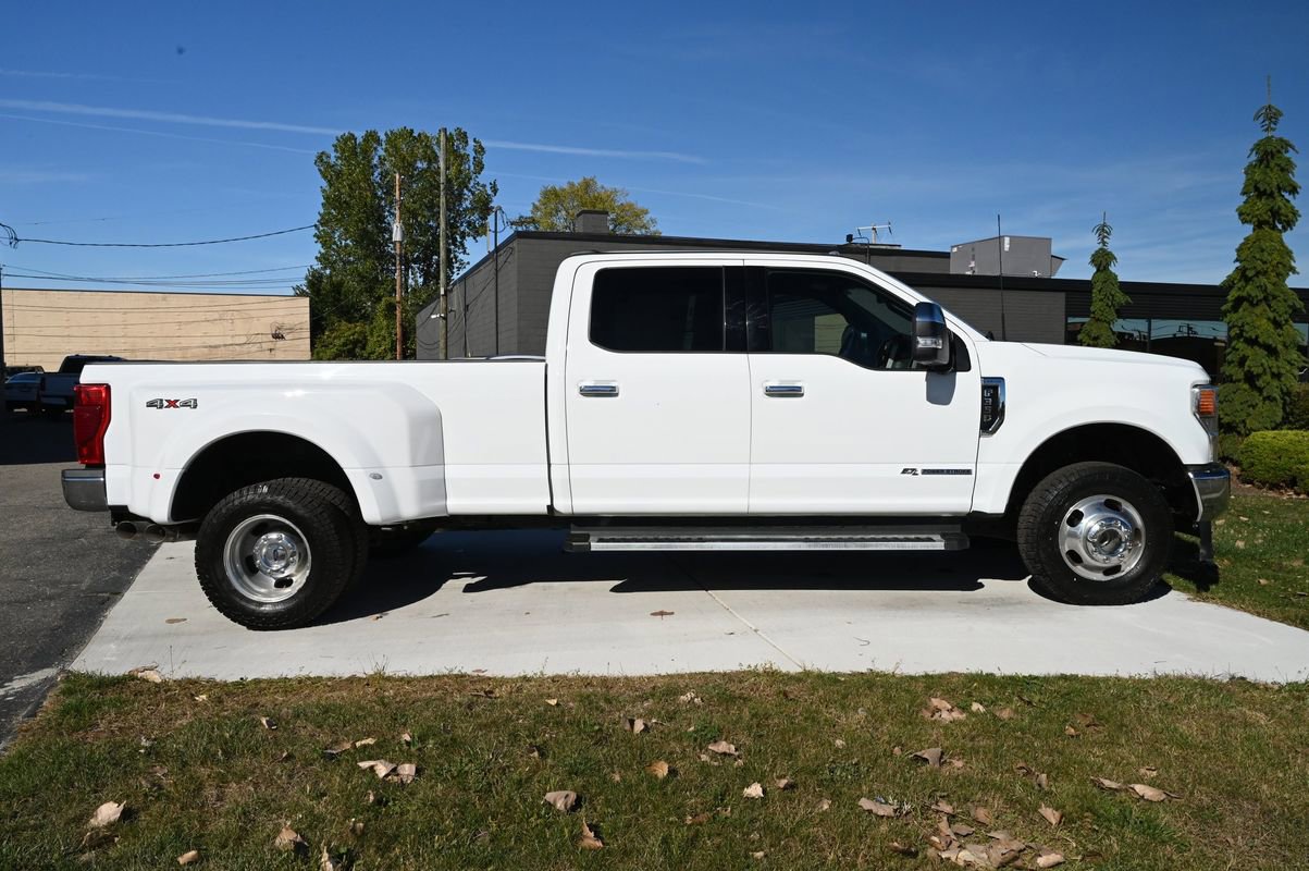Used 2022 Ford F350 Lariat w/ Chrome Package image 4