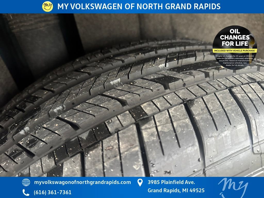 Certified 2023 Volkswagen Atlas Cross Sport SEL R-Line AWD/4WD image 36