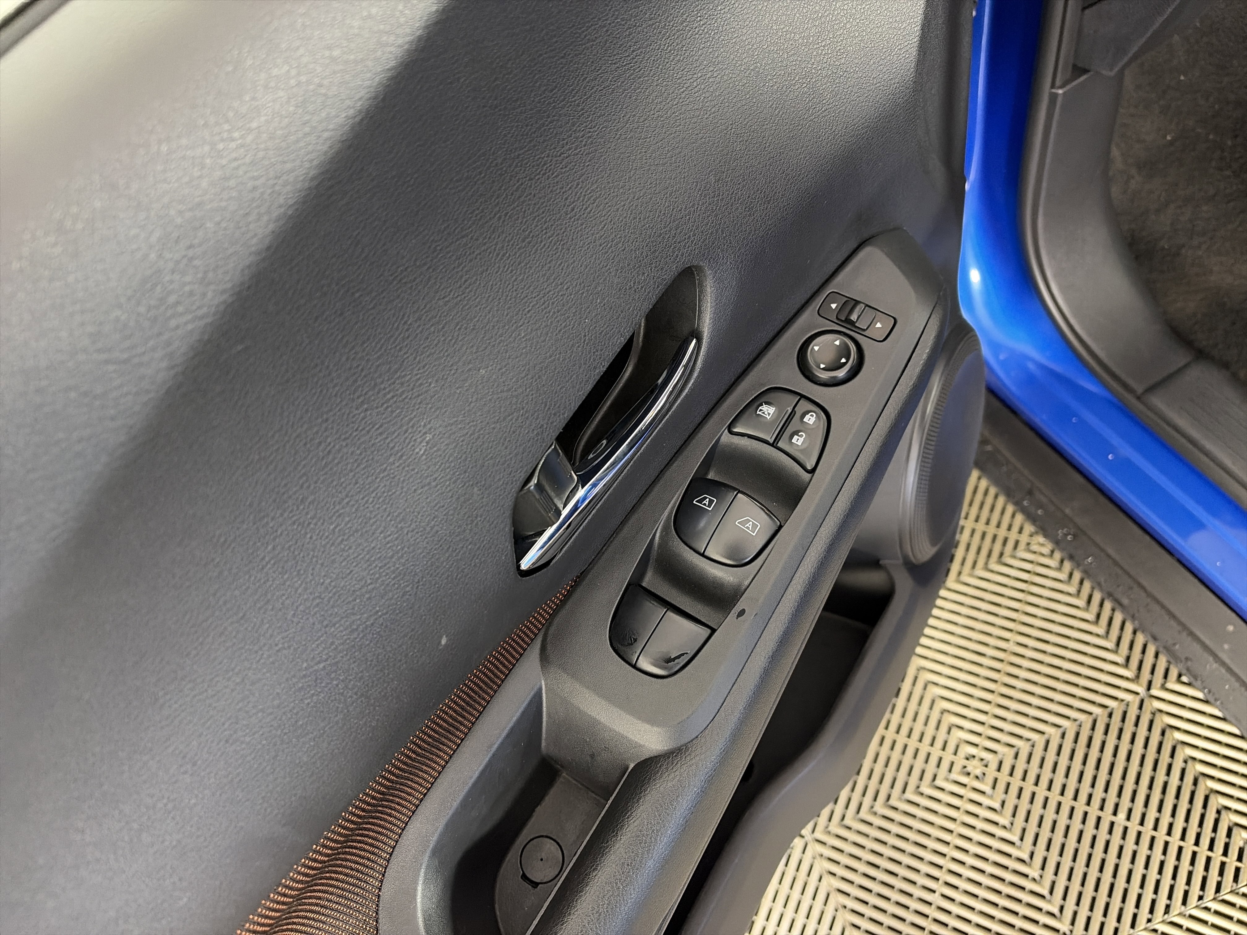 Used 2024 Nissan Kicks SR image 24