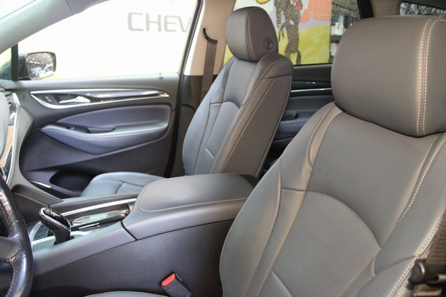 Used 2021 Buick Enclave Essence image 18