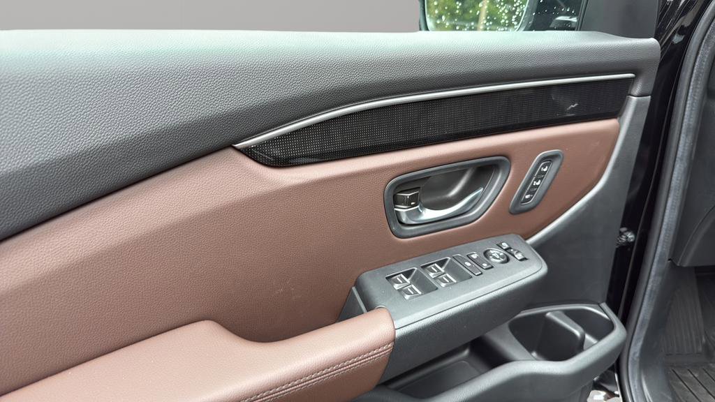 Used 2025 Honda Pilot Elite image 10