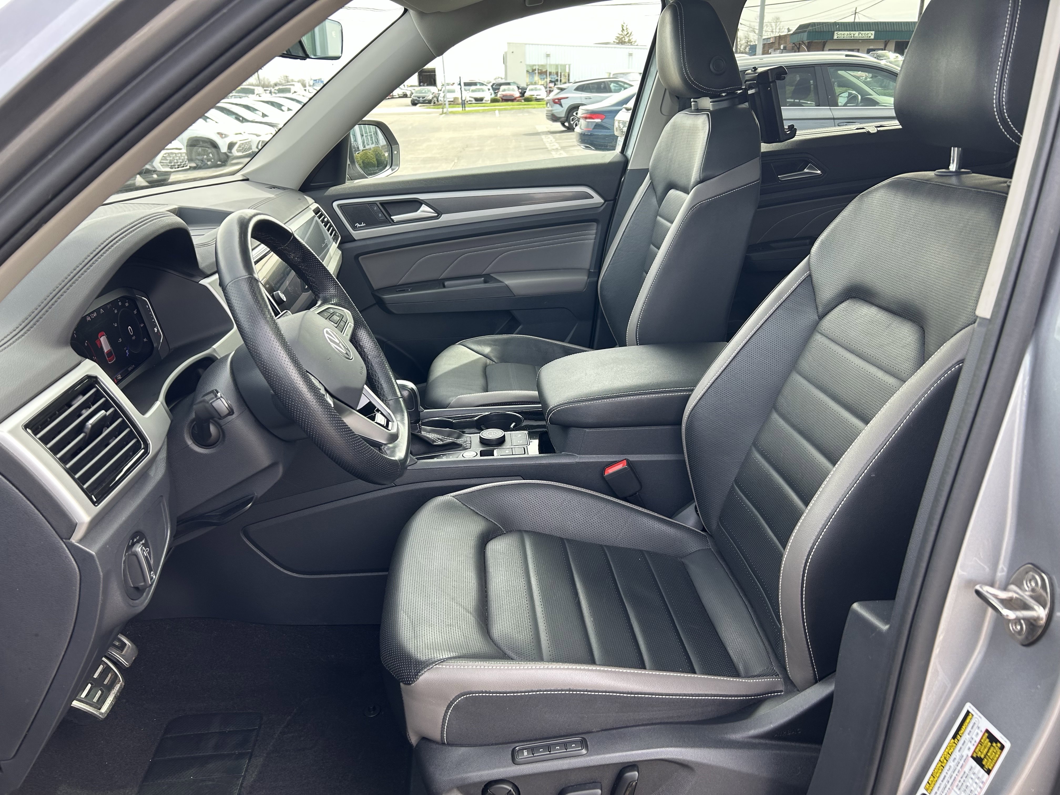 Certified 2022 Volkswagen Atlas SEL Premium image 22