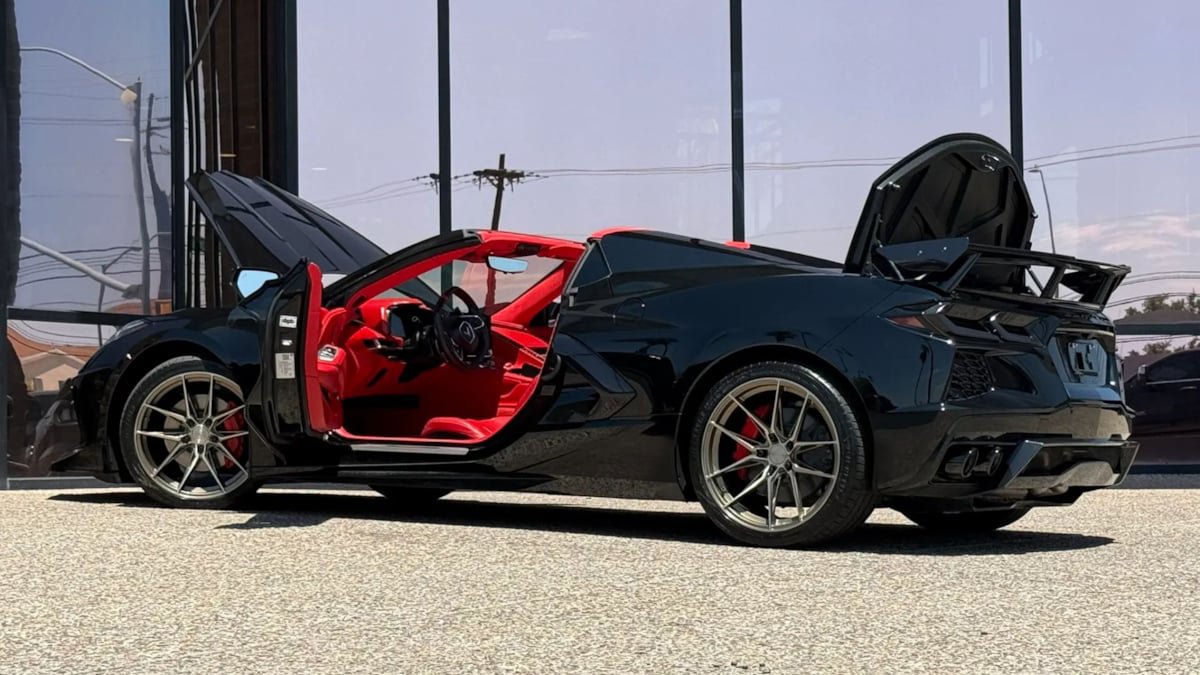 Used 2024 Chevrolet Corvette Stingray Premium Conv w/ 3LT RWD image 20