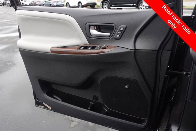 Used 2017 Toyota Sienna Limited Premium FWD image 18