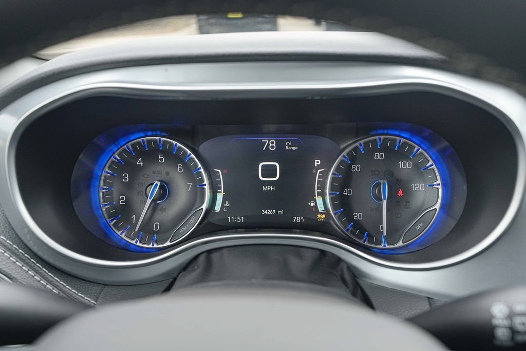 Used 2025 Chrysler Pacifica Limited FWD image 35