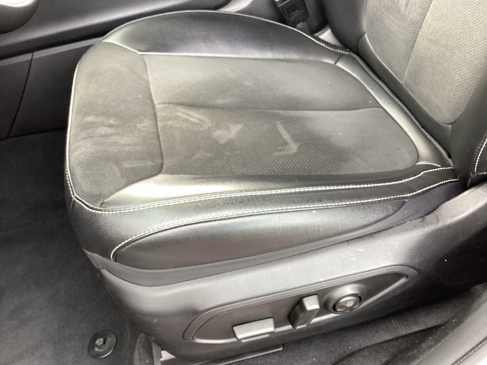 Used 2024 Jeep Grand Cherokee L Laredo image 11