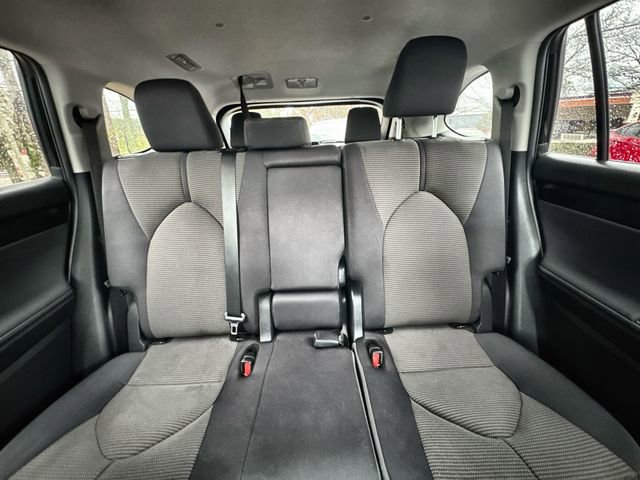 Used 2024 Toyota Highlander LE image 30