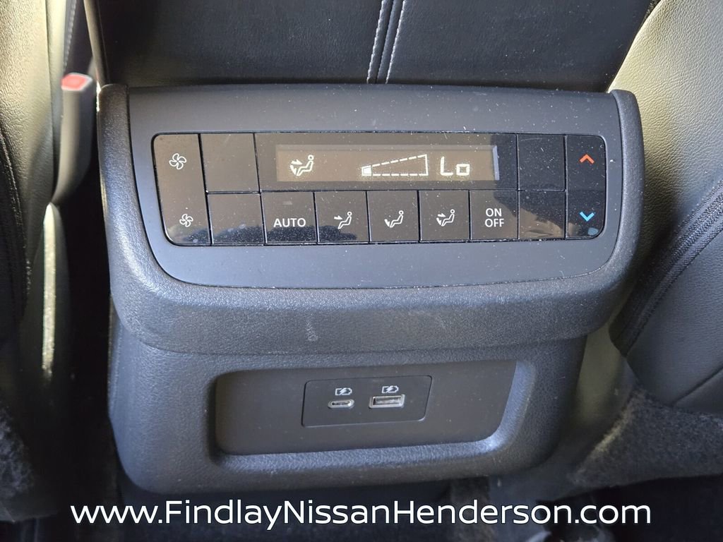 Used 2024 Nissan Pathfinder SL FWD image 12