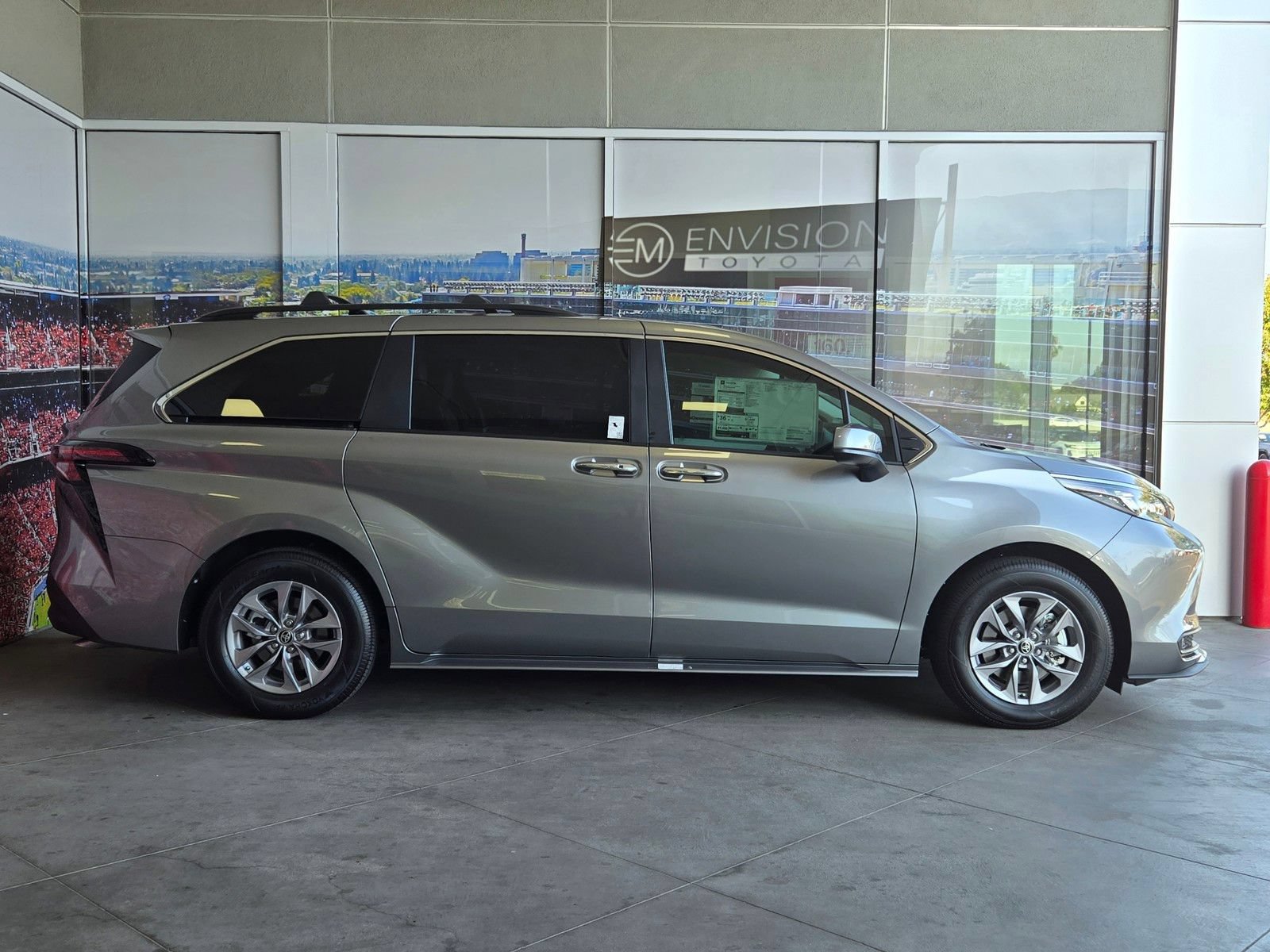 Certified 2026 Toyota Sienna XLE FWD image 4