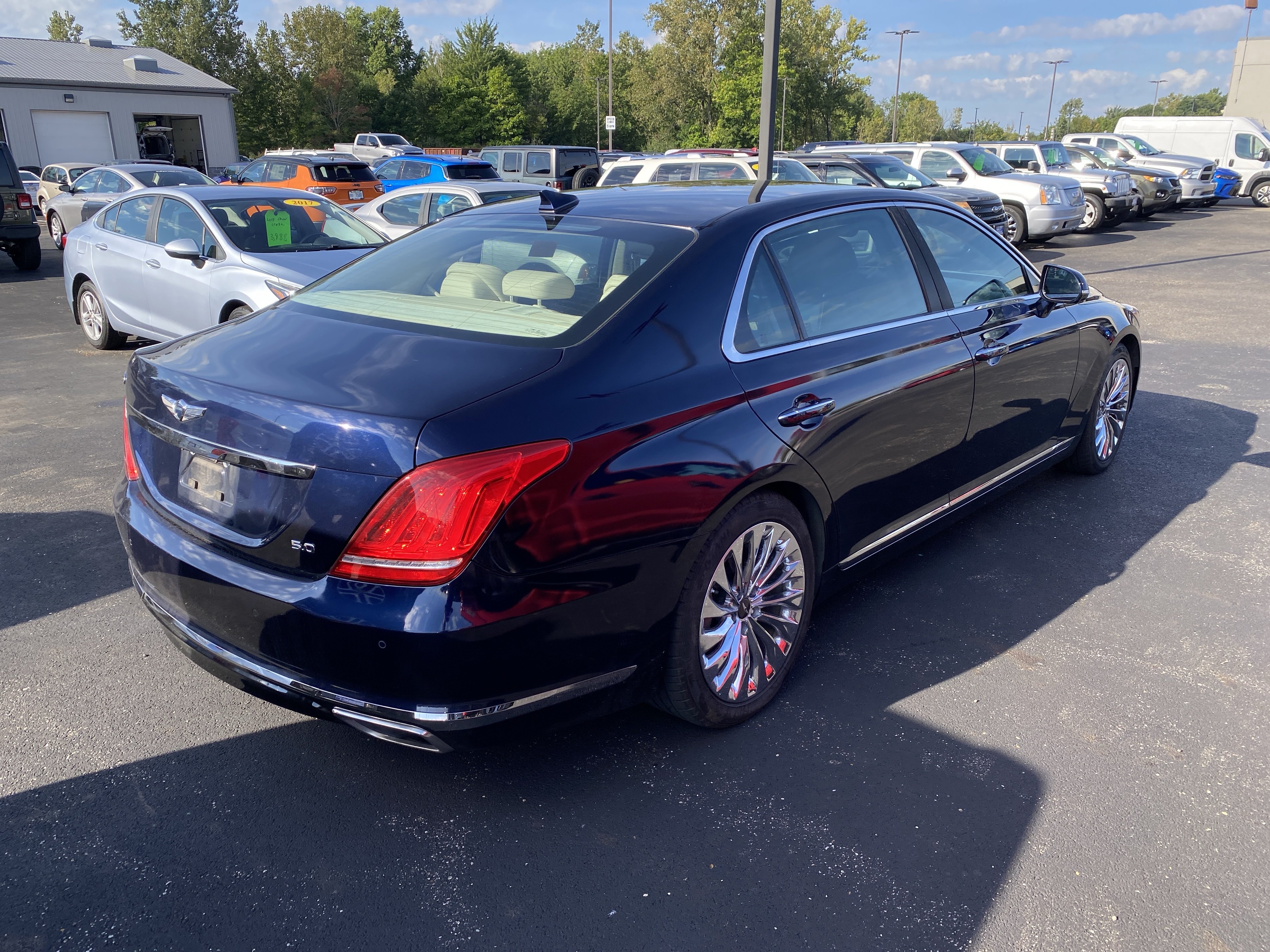 Used 2018 Genesis G90 5.0 Ultimate RWD image 3