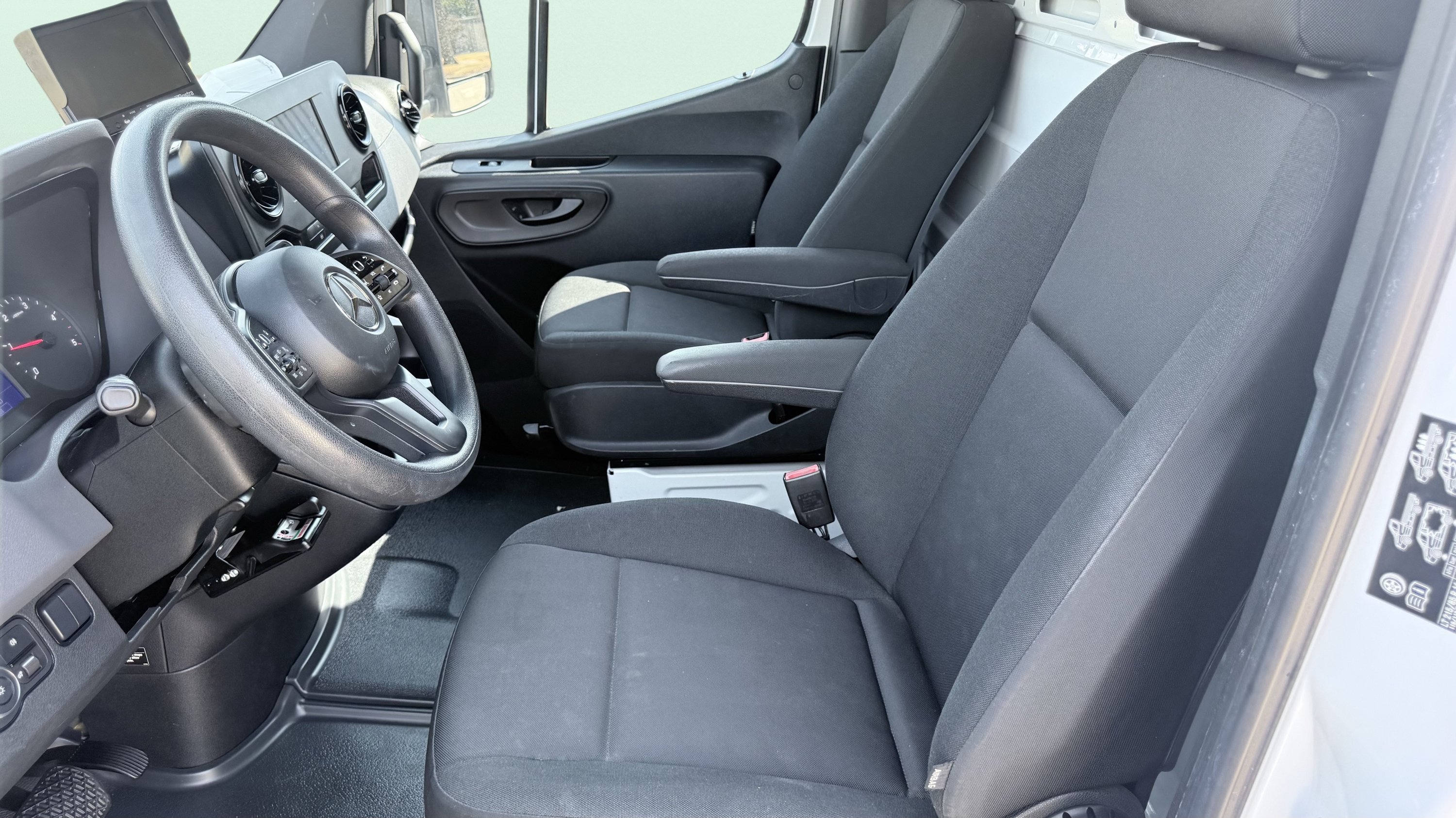 Used 2020 Mercedes-Benz Sprinter 3500 w/ Premium Package image 31