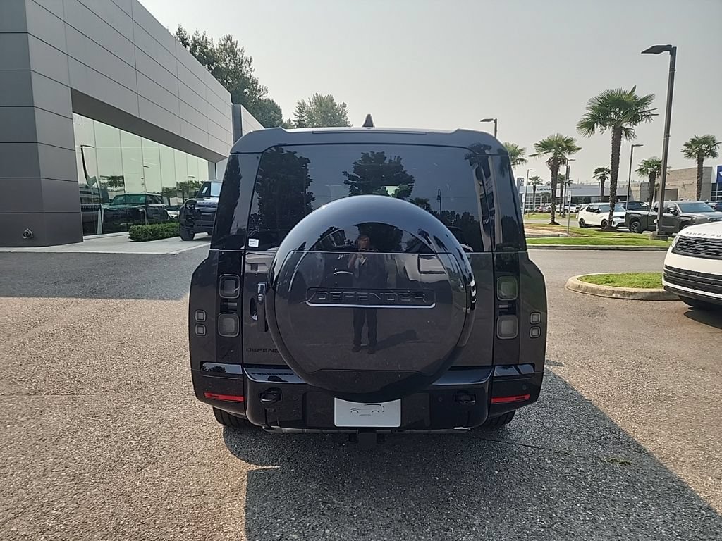 New 2026 Land Rover Defender 130 X-Dynamic SE AWD/4WD image 6