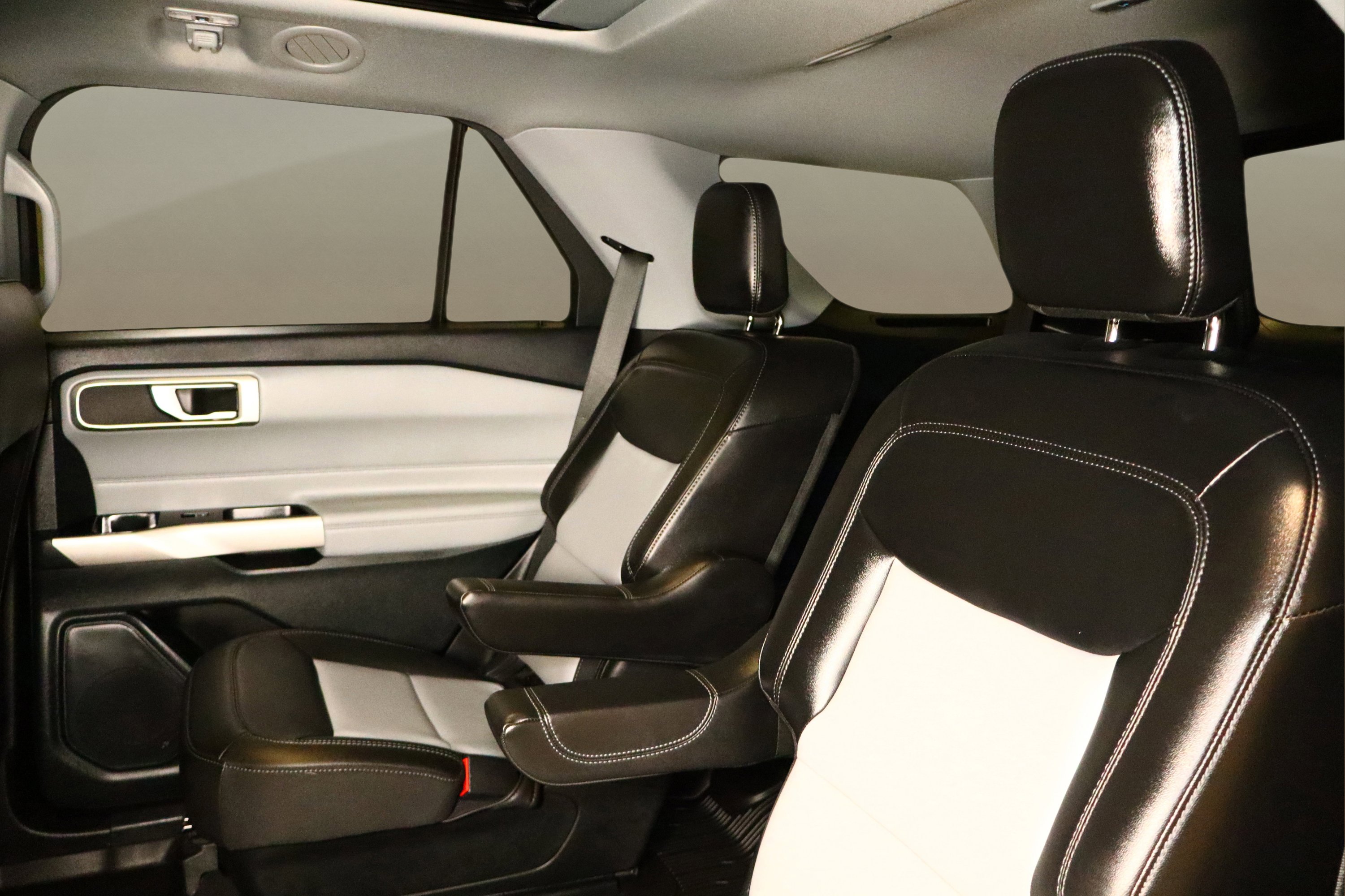 Used 2023 Ford Explorer XLT w/ Equipment Group 202A image 16