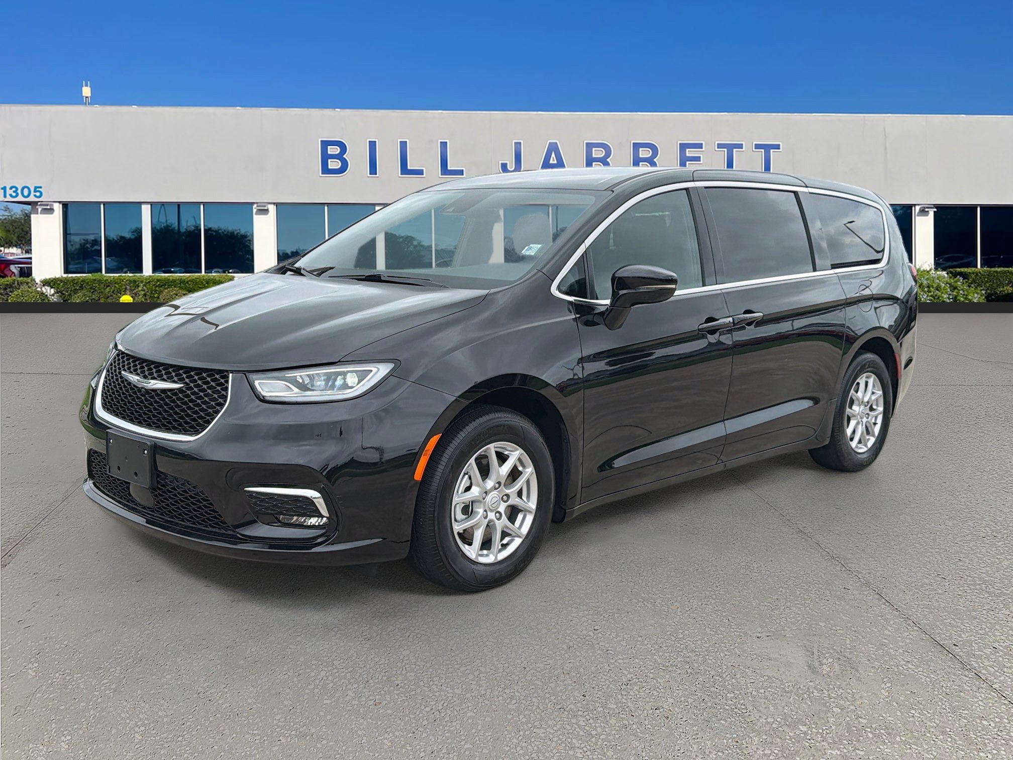 Used 2025 Chrysler Pacifica Select FWD image 3
