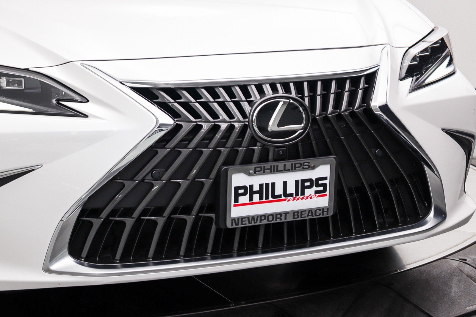 Used 2024 Lexus ES 300h w/ Luxury Package FWD image 10
