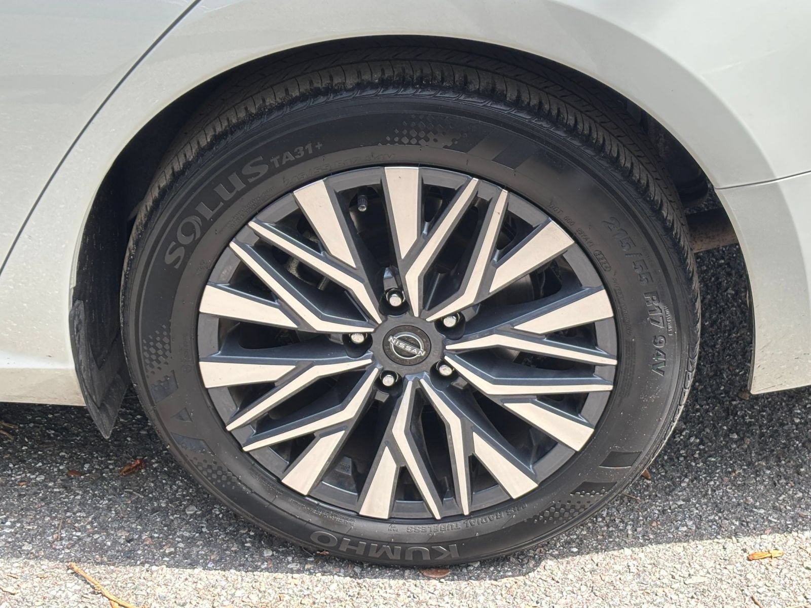 Used 2025 Nissan Altima 2.5 SV FWD image 25