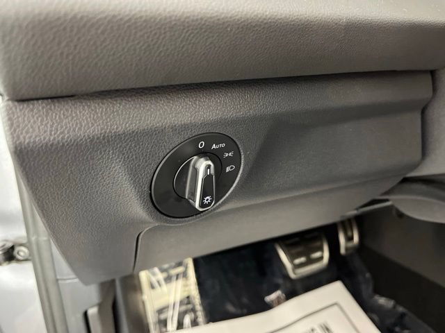 Used 2025 Volkswagen Jetta Sport FWD image 29