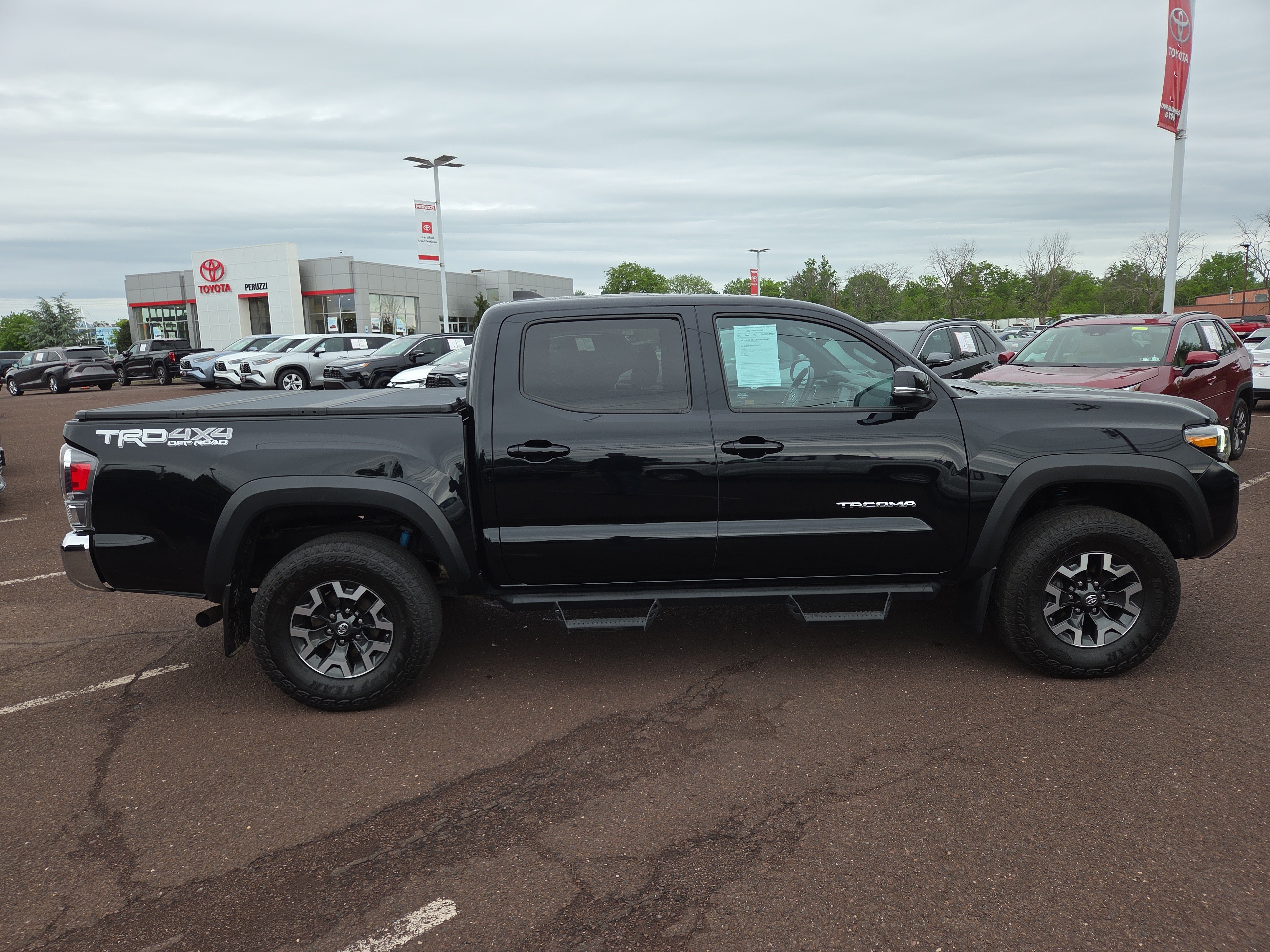 Certified 2020 Toyota Tacoma TRD Off-Road AWD/4WD image 2