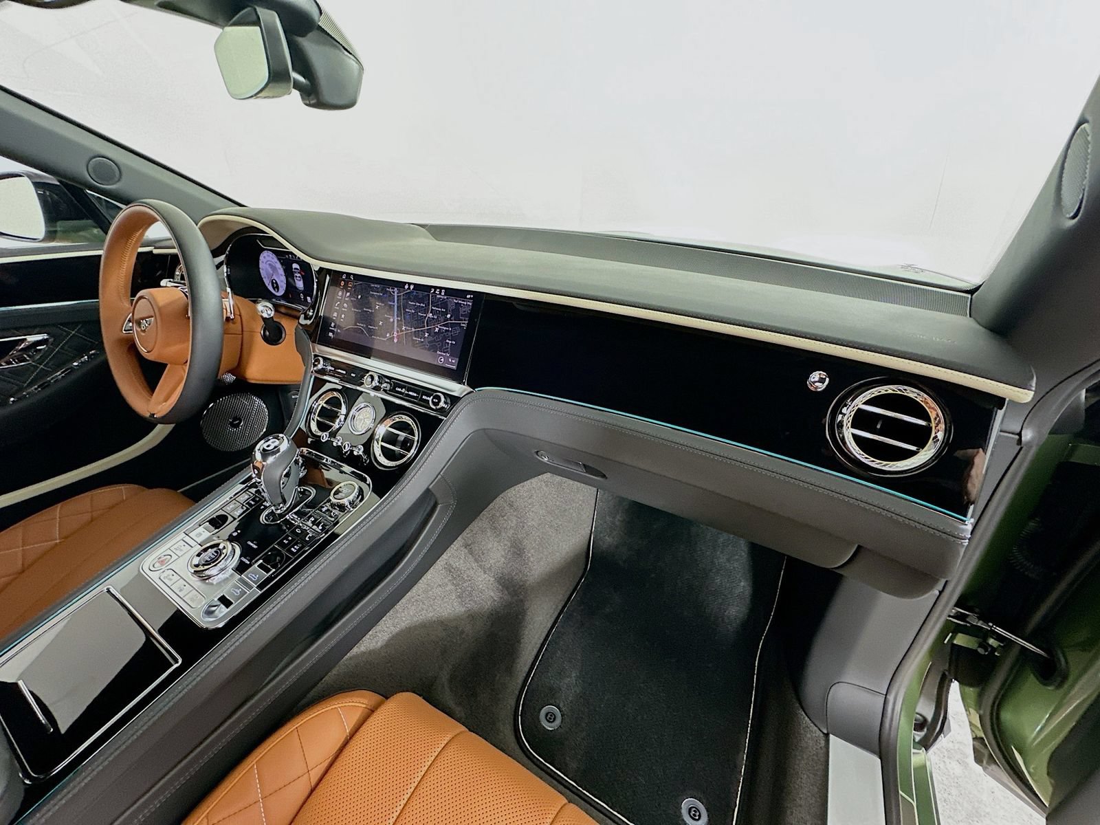Used 2024 Bentley Continental GT Mulliner AWD/4WD image 2