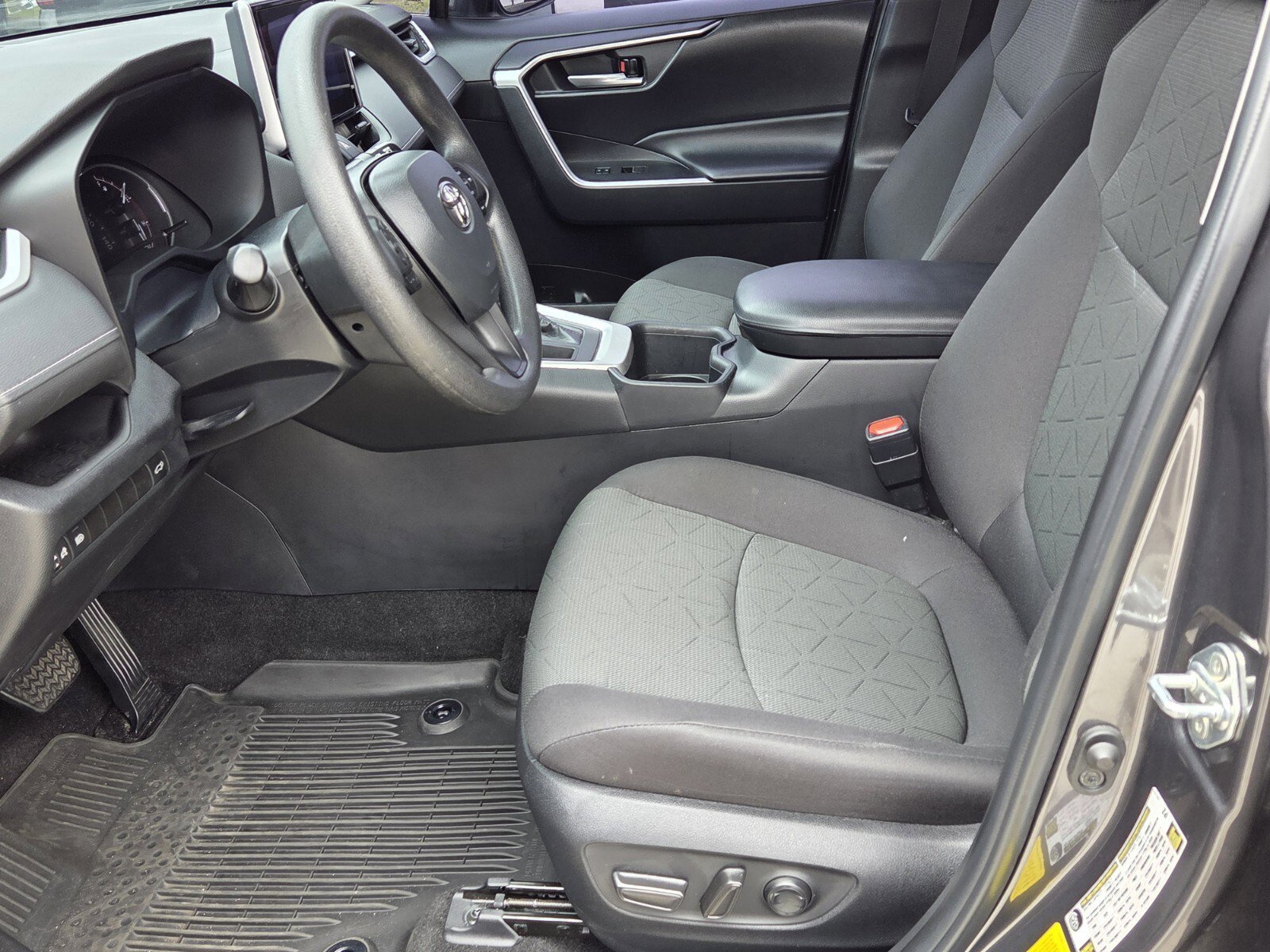 Certified 2023 Toyota RAV4 XLE w/ Convenience Package image 4