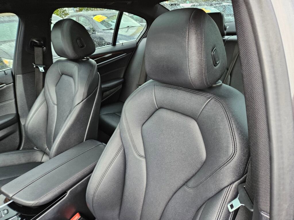 Used 2020 BMW 530i xDrive w/ Convenience Package image 12
